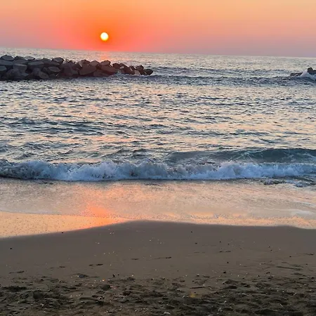 Sunset Deluxe And Apartment *