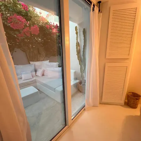 Sunset Deluxe And Apartment Paphos